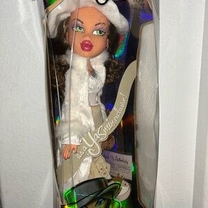 New  Bratz Yasmin 2003 Winter Exclusive Doll - White & Tan Outfit